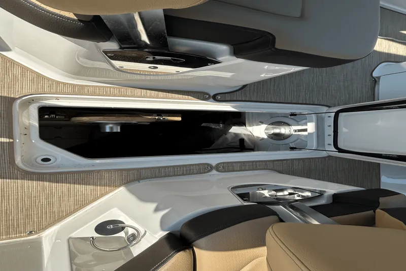 Slide: The Image of Sea Ray SDX 250 Outboard 2025 - 22