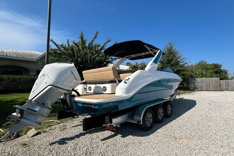 Slide: The Image of Sea Ray SDX 250 Outboard 2025 - 3