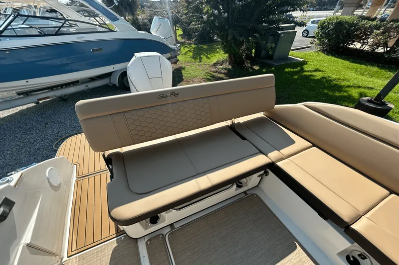 Slide: The Image of Sea Ray SDX 250 Outboard 2025 - 6