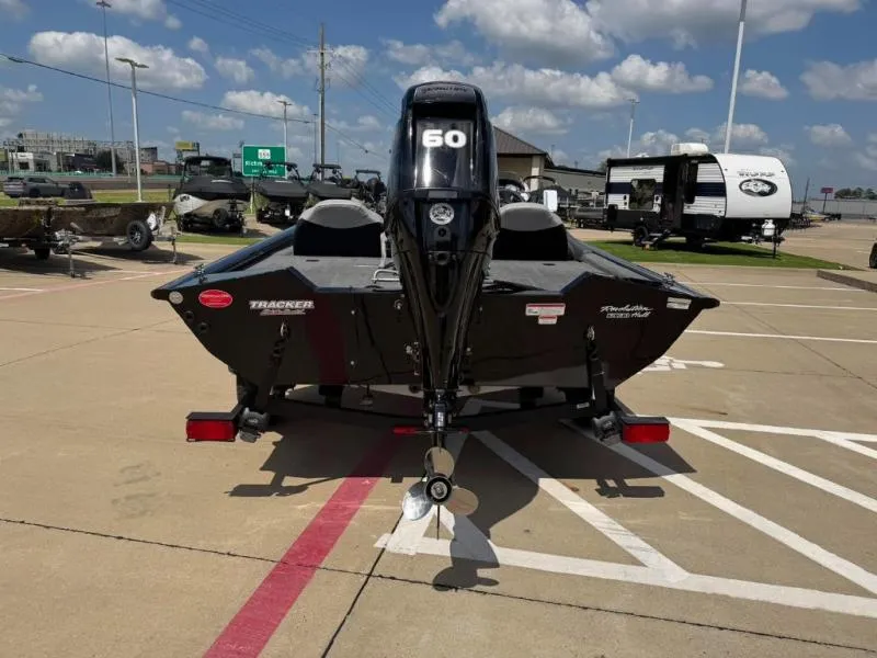 Slide: The Image of Tracker PRO TEAM 175 TXW 2018 - 4