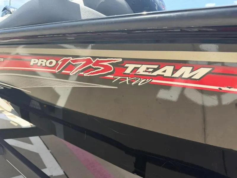Slide: The Image of Tracker PRO TEAM 175 TXW 2018 - 16