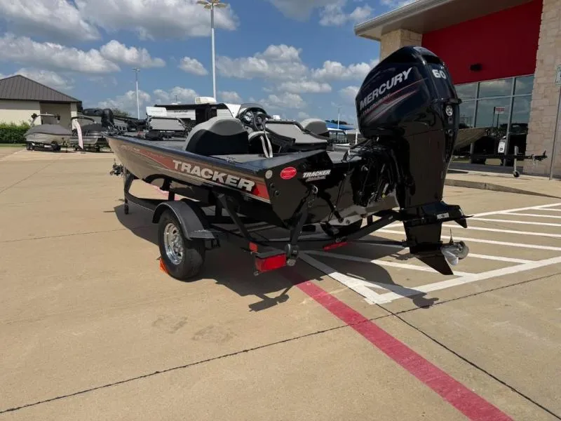 Slide: The Image of Tracker PRO TEAM 175 TXW 2018 - 3