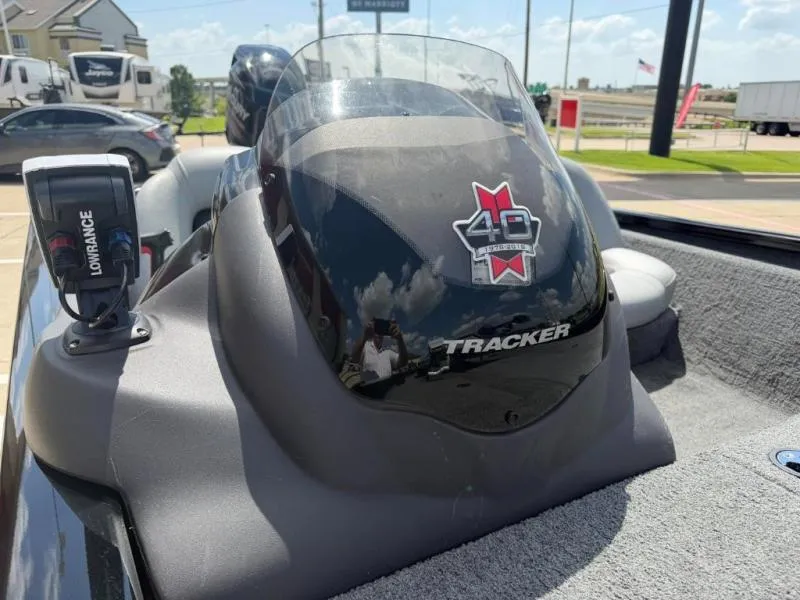 Slide: The Image of Tracker PRO TEAM 175 TXW 2018 - 14