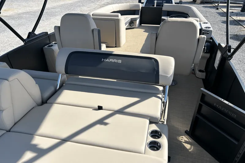 Slide: The Image of Harris 250 Cruiser 2025 - 10