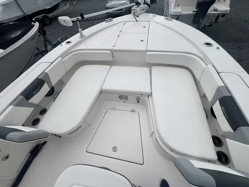 Slide: The Image of Robalo 266 2023 - 8