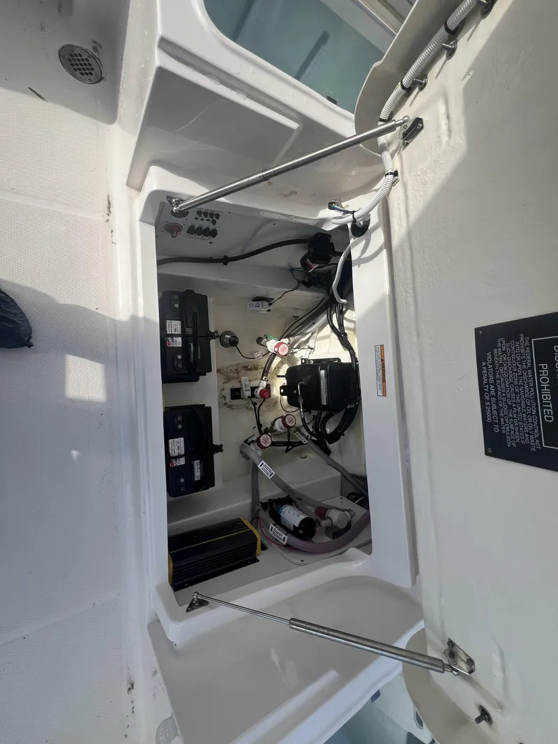 Slide: The Image of Robalo 266 2023 - 6