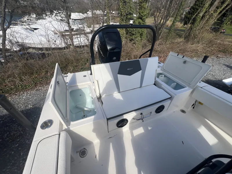 Slide: The Image of Robalo 266 2023 - 4