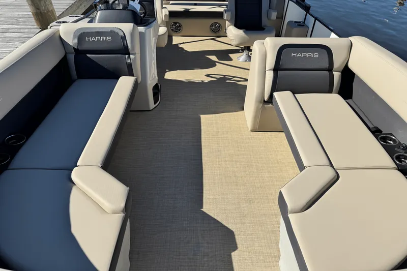 Slide: The Image of Harris 230 Cruiser 2025 - 15