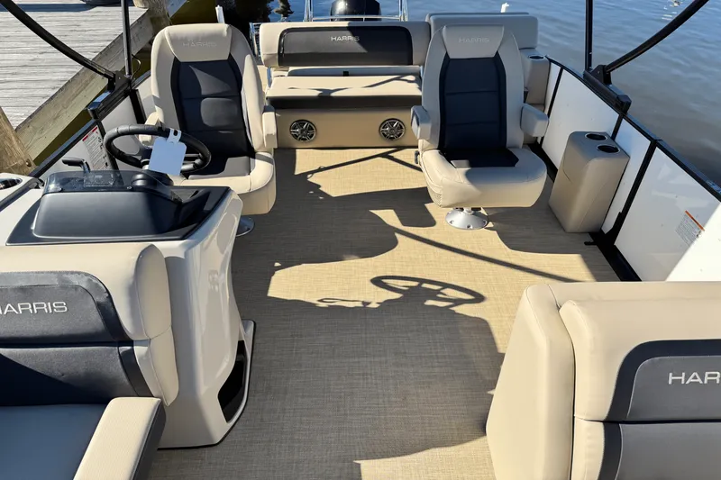 Slide: The Image of Harris 230 Cruiser 2025 - 16