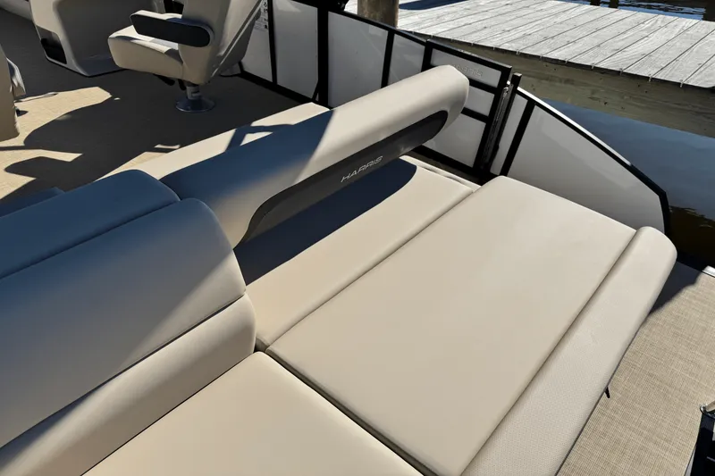 Slide: The Image of Harris 230 Cruiser 2025 - 23