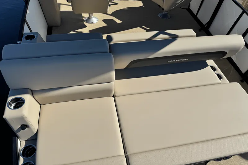 Slide: The Image of Harris 230 Cruiser 2025 - 24