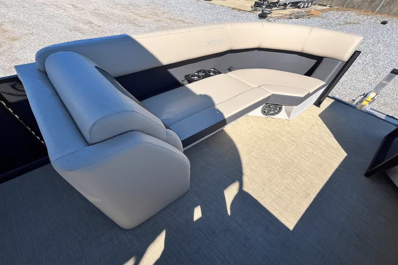 Slide: The Image of Harris 230 Cruiser 2025 - 10