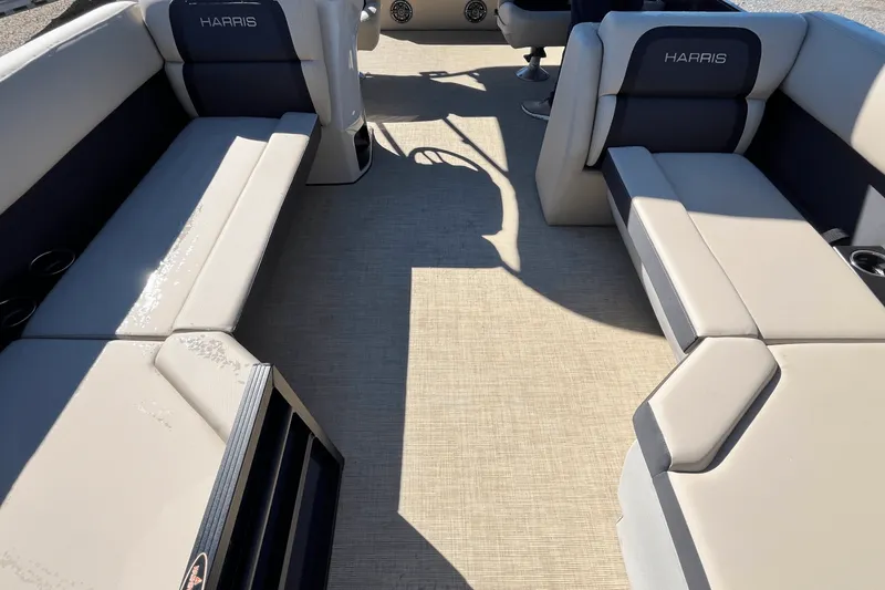 Slide: The Image of Harris 230 Cruiser 2025 - 11