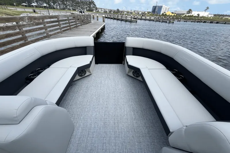 Slide: The Image of Harris 230 Cruiser 2025 - 12