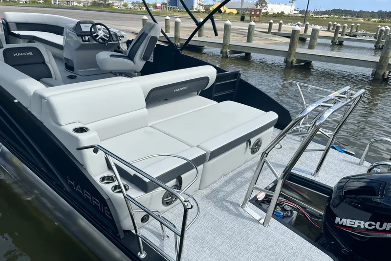 Slide: The Image of Harris 230 Cruiser 2025 - 6