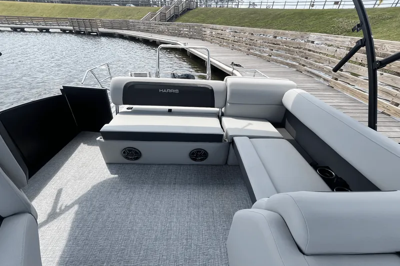 Slide: The Image of Harris 230 Cruiser 2025 - 9