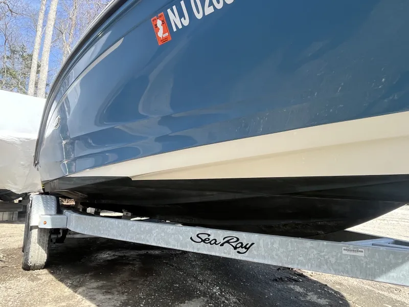 Slide: The Image of Sea Ray 190SPX 2021 - 3