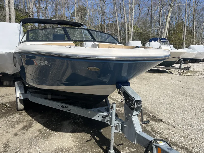 Slide: The Image of Sea Ray 190SPX 2021 - 2