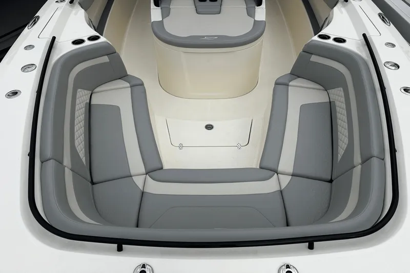 Slide: The Image of Scout 330 LXF 2025 - 10