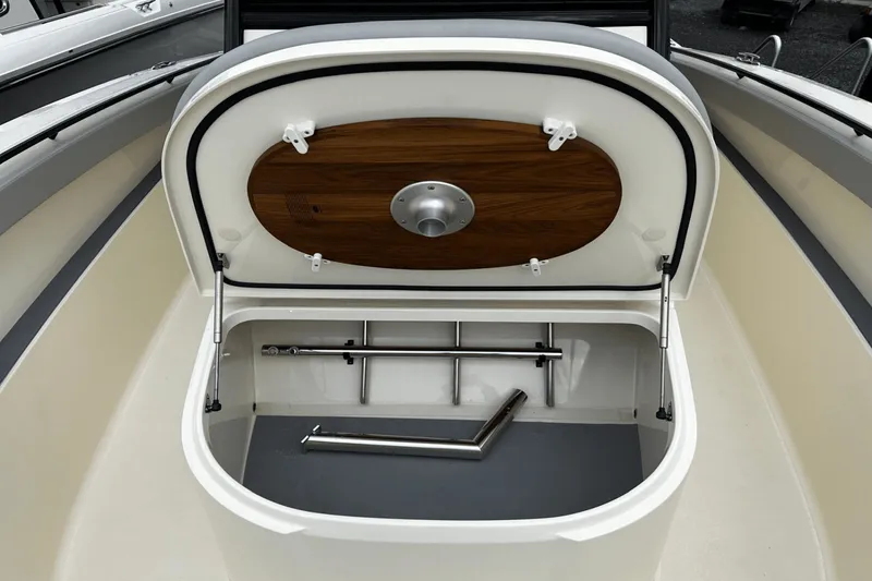 Slide: The Image of Scout 330 LXF 2025 - 12