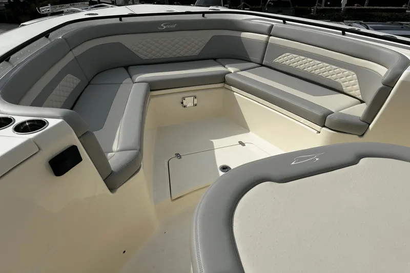 Slide: The Image of Scout 330 LXF 2025 - 14