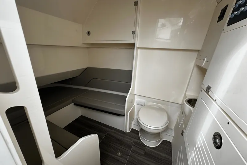 Slide: The Image of Scout 330 LXF 2025 - 19