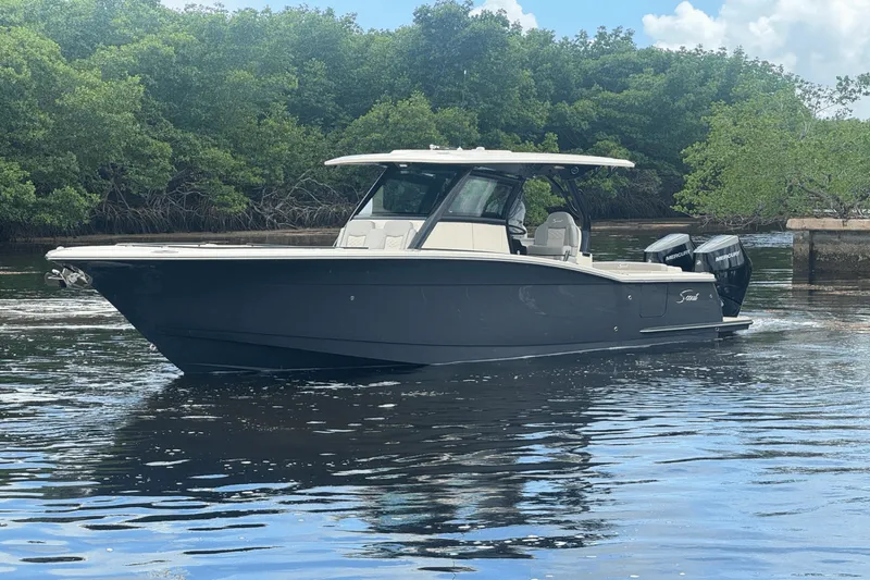 Slide: The Image of Scout 330 LXF 2025 - 2