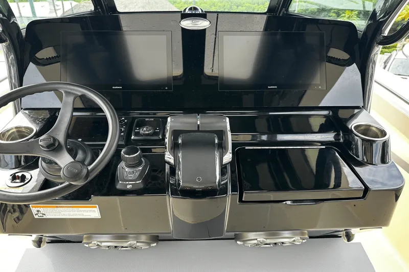 Slide: The Image of Scout 330 LXF 2025 - 21