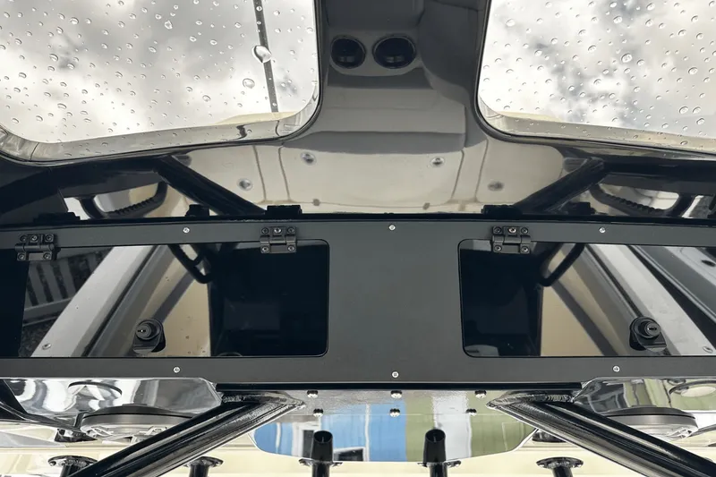 Slide: The Image of Scout 330 LXF 2025 - 25