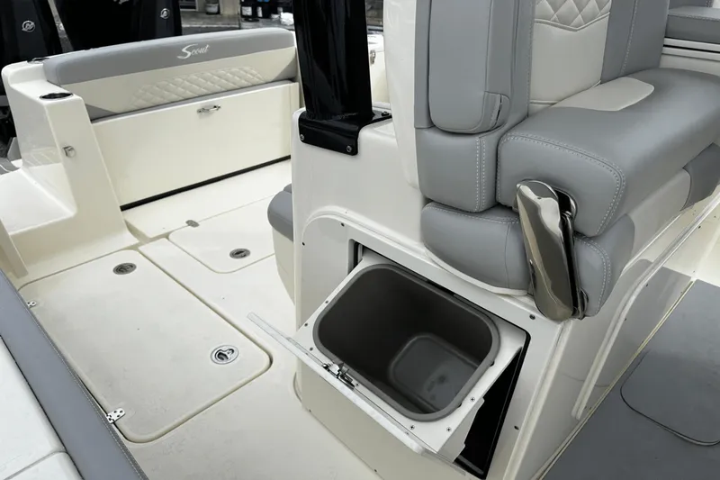 Slide: The Image of Scout 330 LXF 2025 - 28