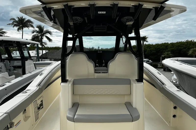 Slide: The Image of Scout 330 LXF 2025 - 29