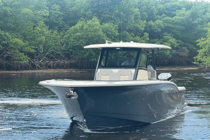 Slide: The Image of Scout 330 LXF 2025 - 3