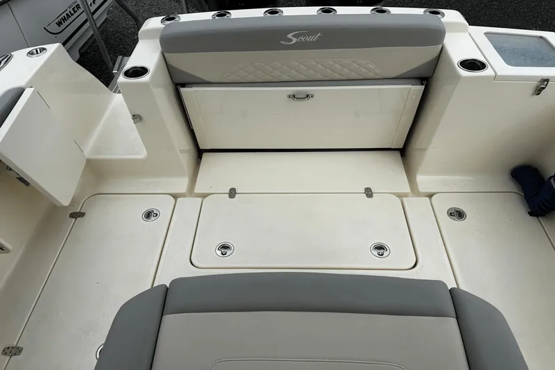 Slide: The Image of Scout 330 LXF 2025 - 31