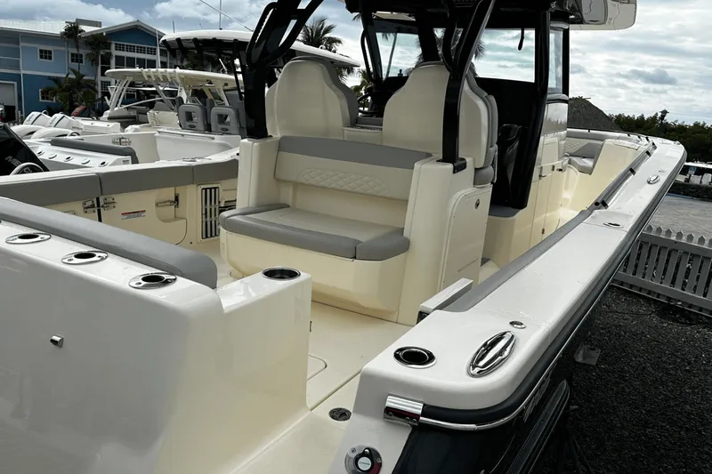 Slide: The Image of Scout 330 LXF 2025 - 34