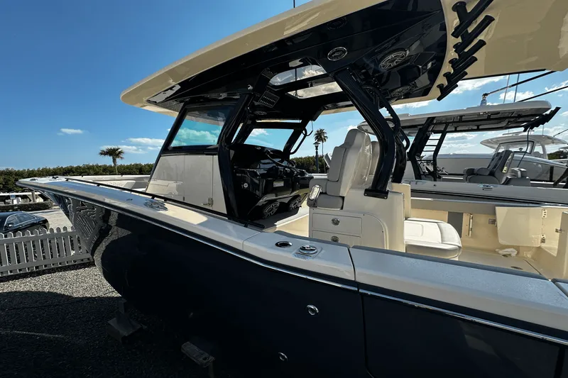 Slide: The Image of Scout 330 LXF 2025 - 36