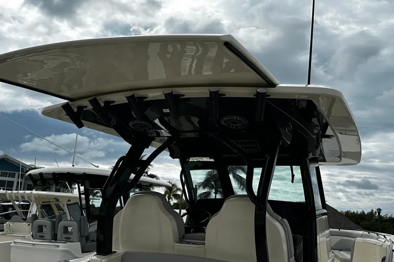 Slide: The Image of Scout 330 LXF 2025 - 38