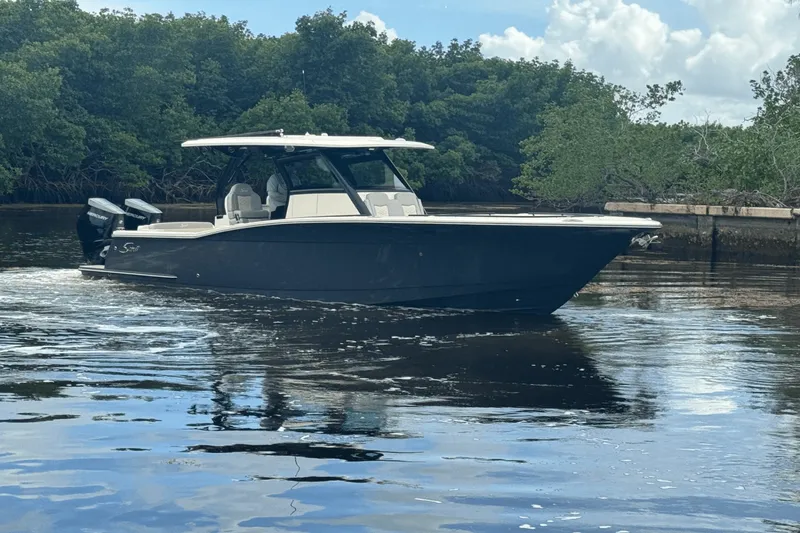 Slide: The Image of Scout 330 LXF 2025 - 4