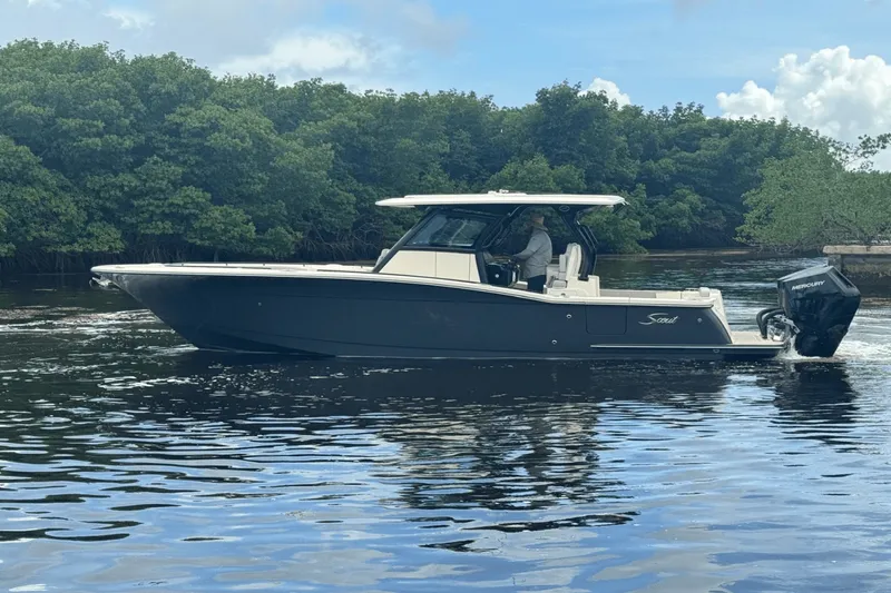 Slide: The Image of Scout 330 LXF 2025 - 40