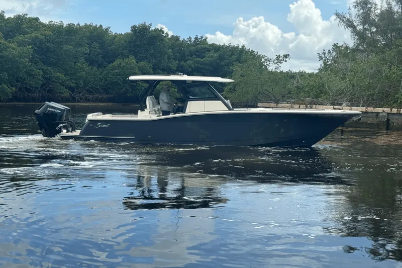 Slide: The Image of Scout 330 LXF 2025 - 41