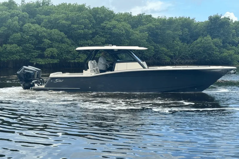 Slide: The Image of Scout 330 LXF 2025 - 5