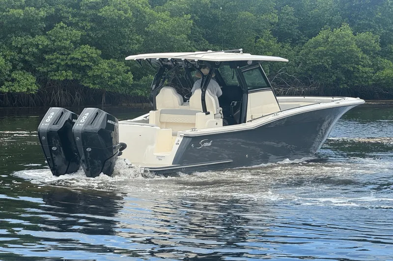 Slide: The Image of Scout 330 LXF 2025 - 6