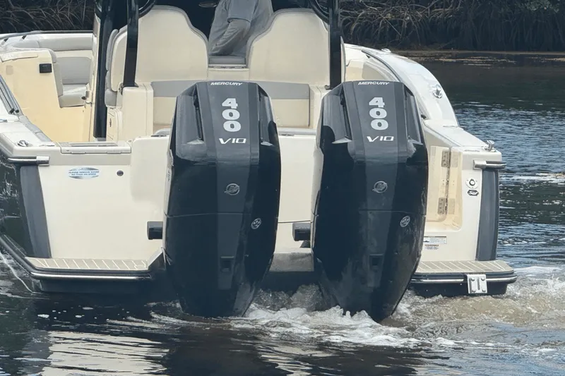 Slide: The Image of Scout 330 LXF 2025 - 7