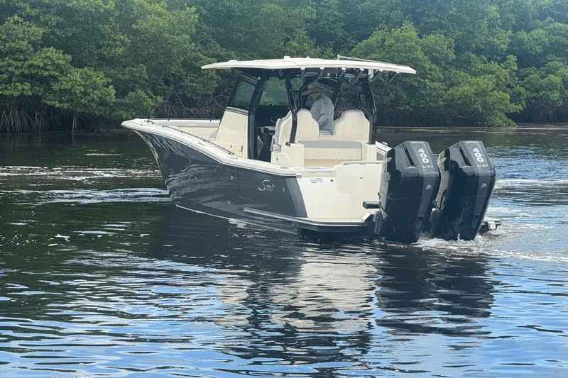 Slide: The Image of Scout 330 LXF 2025 - 8