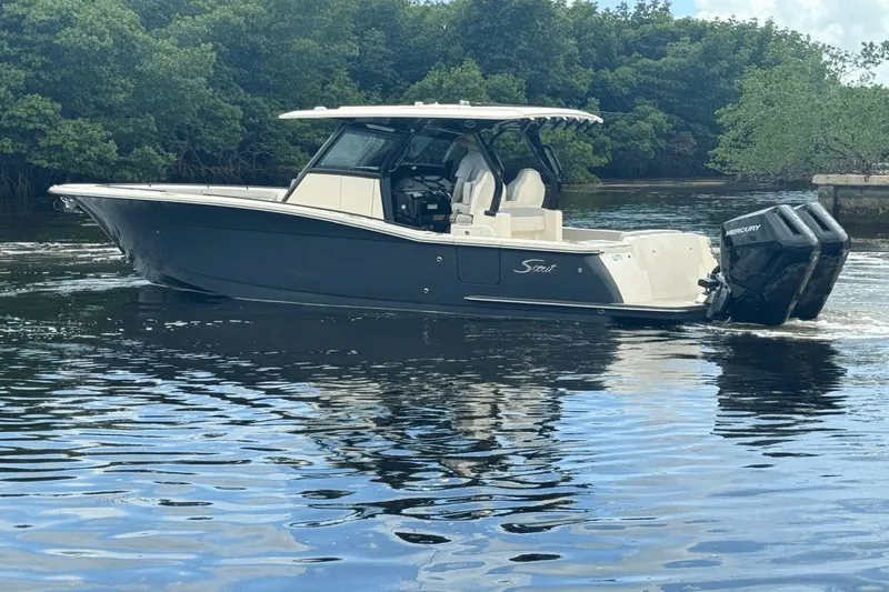 Slide: The Image of Scout 330 LXF 2025 - 9