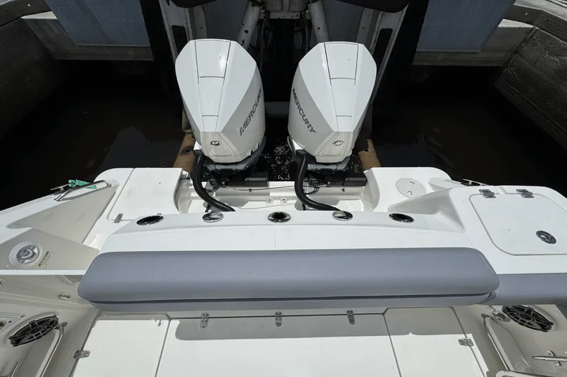 Slide: The Image of Boston Whaler 280 Outrage 2025 - 12