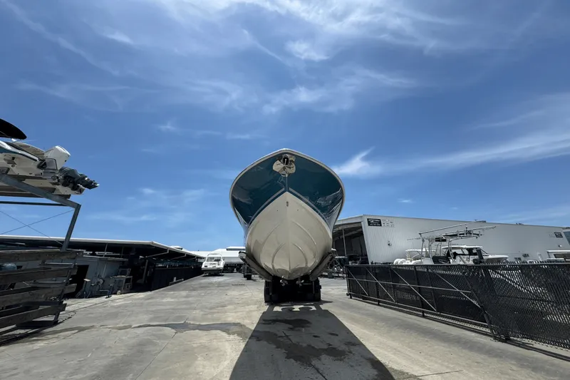 Slide: The Image of Boston Whaler 280 Outrage 2025 - 2