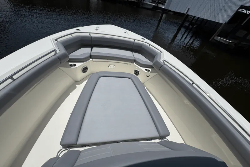 Slide: The Image of Boston Whaler 280 Outrage 2025 - 23