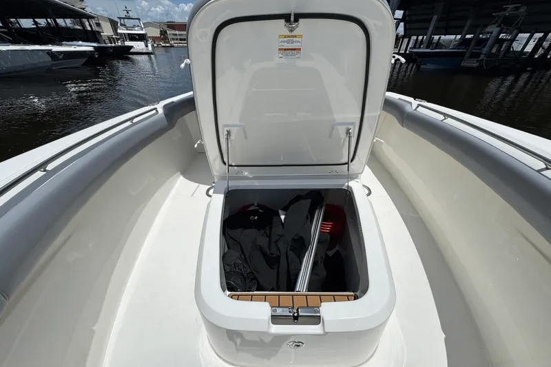 Slide: The Image of Boston Whaler 280 Outrage 2025 - 26
