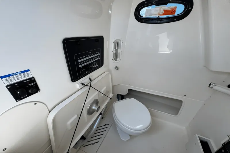 Slide: The Image of Boston Whaler 280 Outrage 2025 - 29