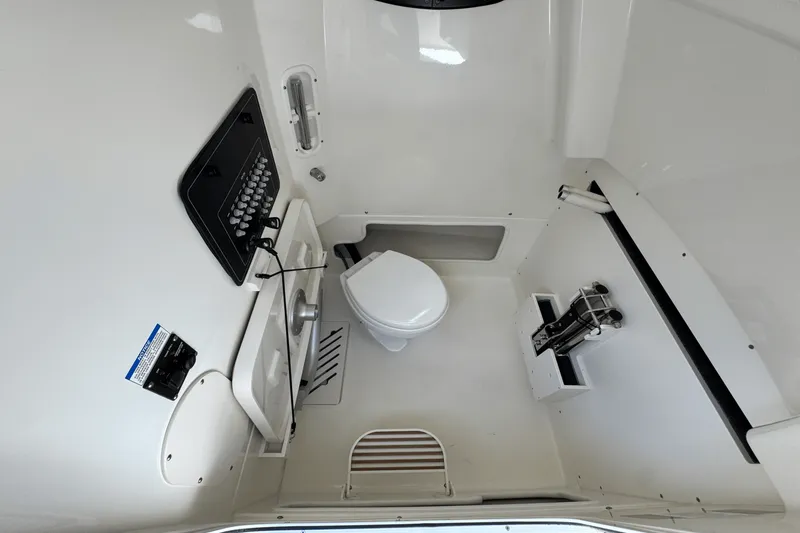 Slide: The Image of Boston Whaler 280 Outrage 2025 - 30